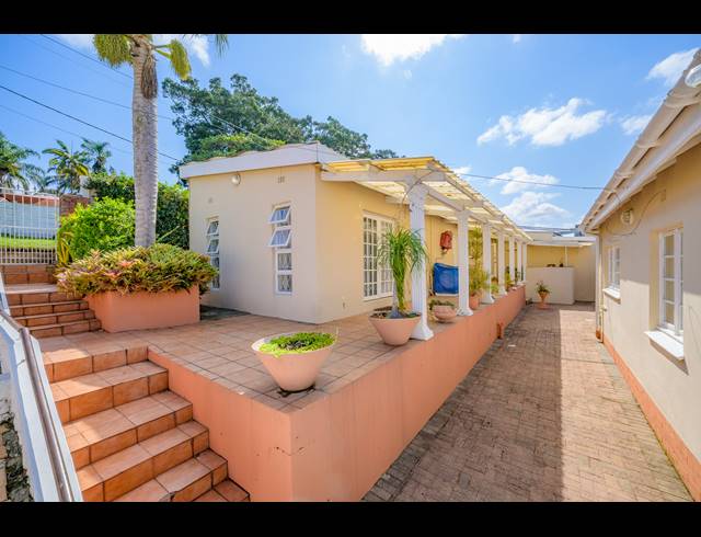 8 BEDROOM HOUSE FOR SALE IN ESCOMBE